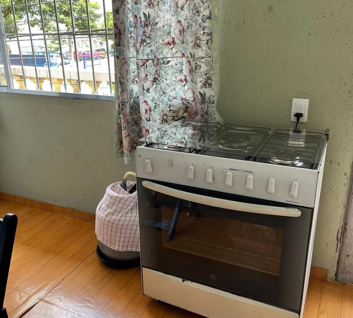 A Felicidade Mora Aqui São Paulo 0*,  Brazília